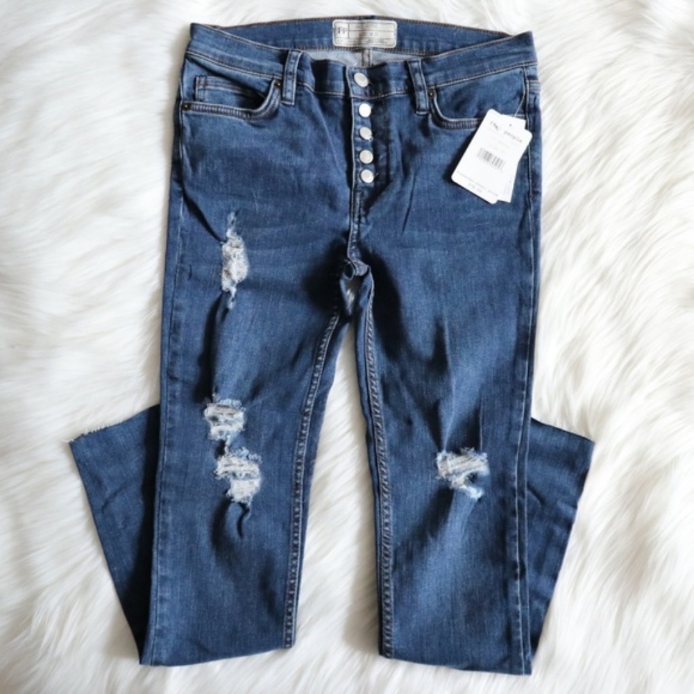Free People Destroyed Reagan Jean Size 25 ✨ - Picture 4 of 5
